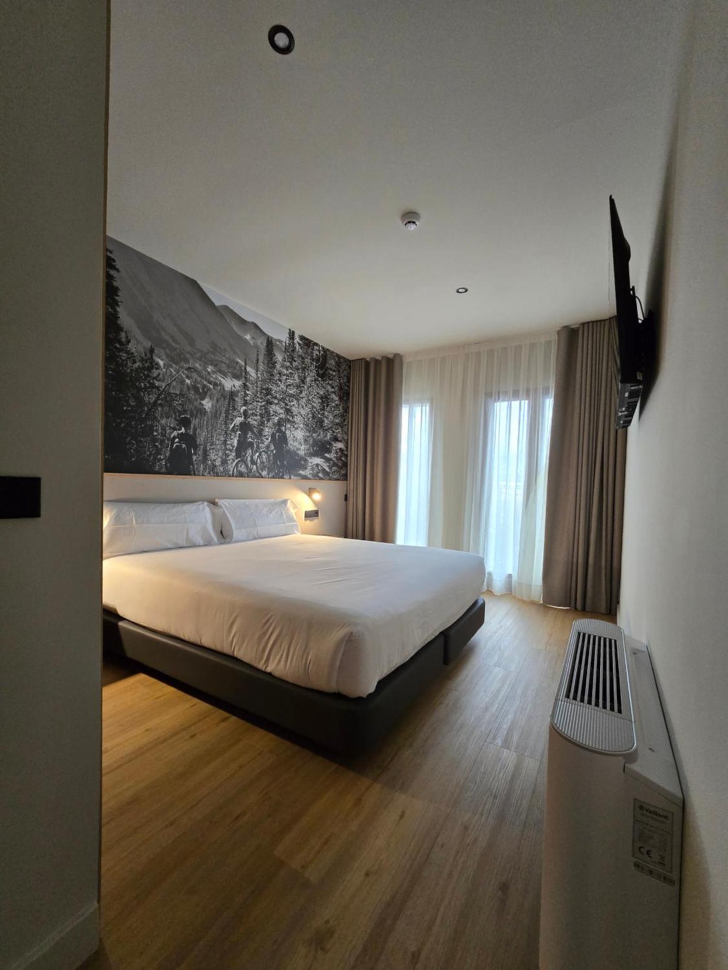 Hotel Льивия Экстерьер фото